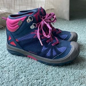 Merrell’s Girls Hiking Shoes! Comfy and waterproof